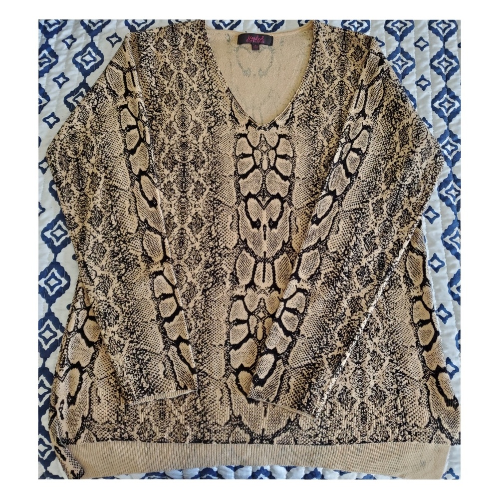 Marled Snake Print V-neck sweater very soft and wa